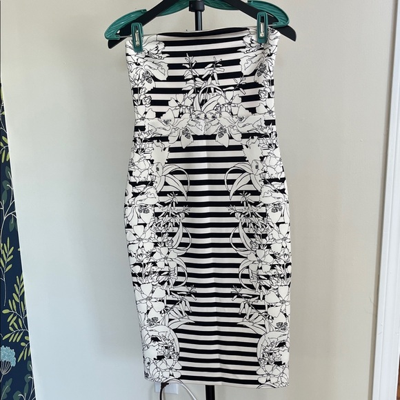 Express Black & White Floral Striped Strapless Bodycon Dress Size 4 - Picture 2 of 8